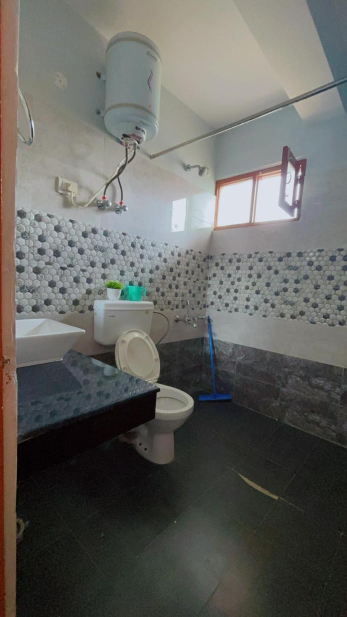 Lha Pomo Apartment Kyelang Exterior foto
