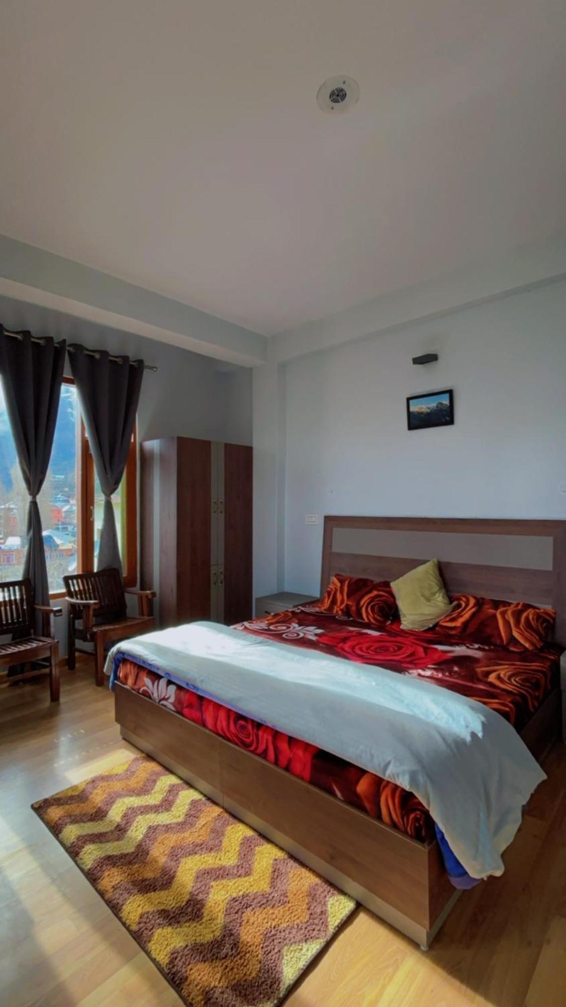 Lha Pomo Apartment Kyelang Exterior foto